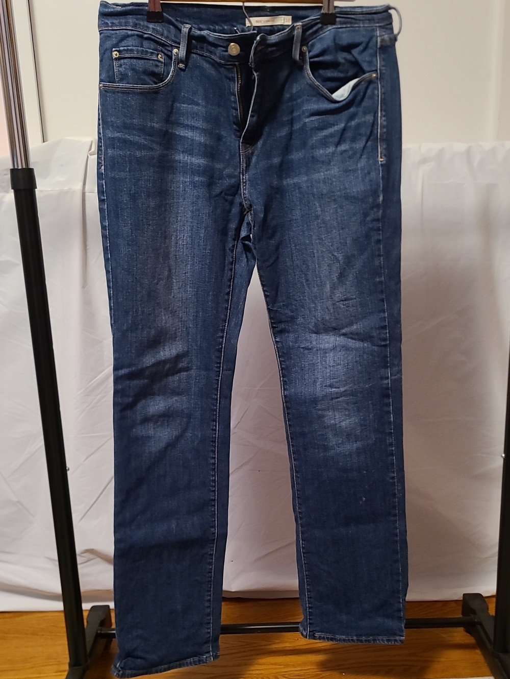 Women's Straight Leg Jeans in Dark Blue